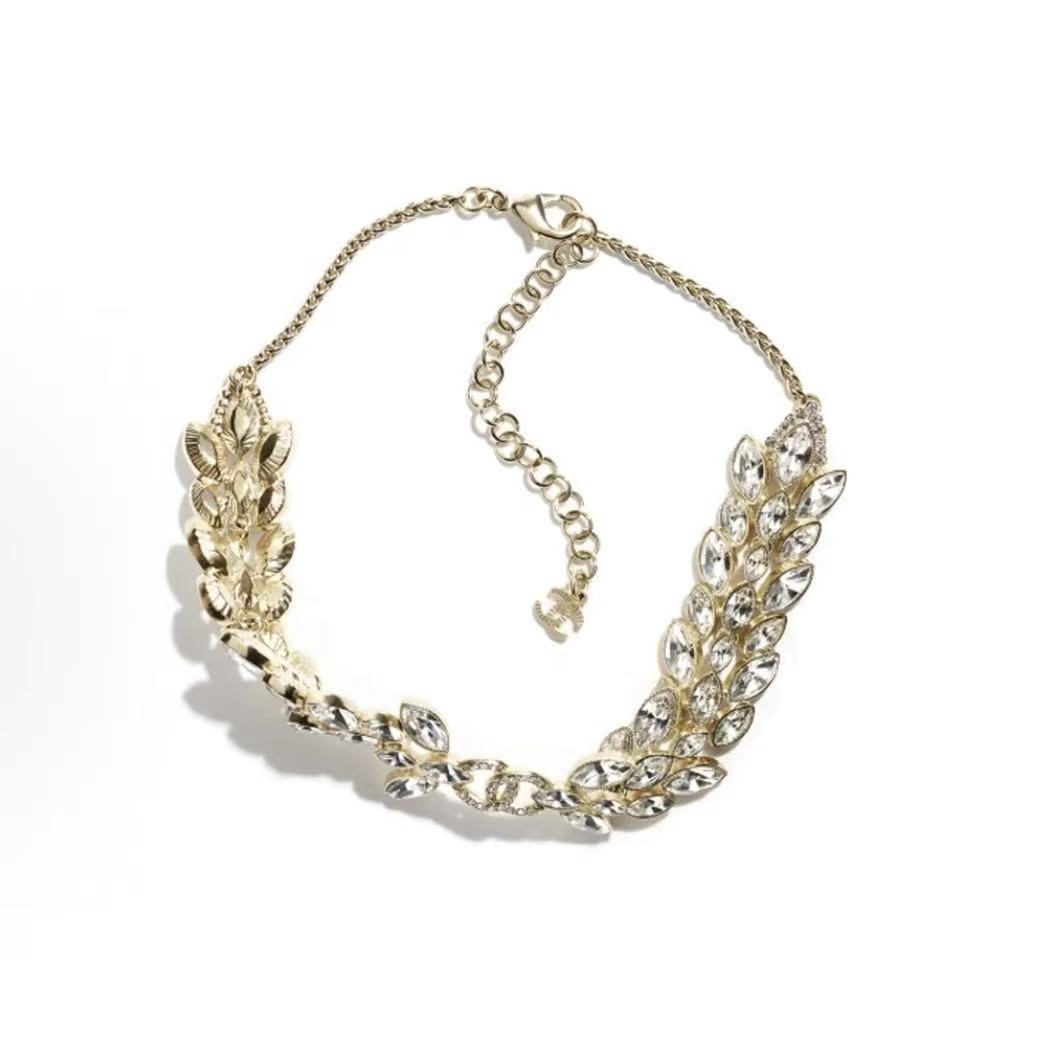 샤넬 23S 3열 크리스탈 잎사귀 장식 메탈 목걸이 여성용 골드