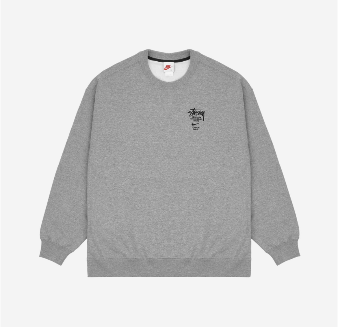 스투시 x 나이키 콜라보 레터링 자수 루즈핏 풀오버 크루넥 플리스 스웨트셔츠