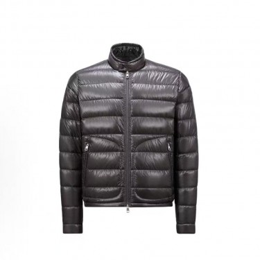 몽클레어 Acorus 컬렉션경량 포켓 구스다운 베이직 숏 기장 집업 하이넥 슬림핏 패딩 (지이공장)