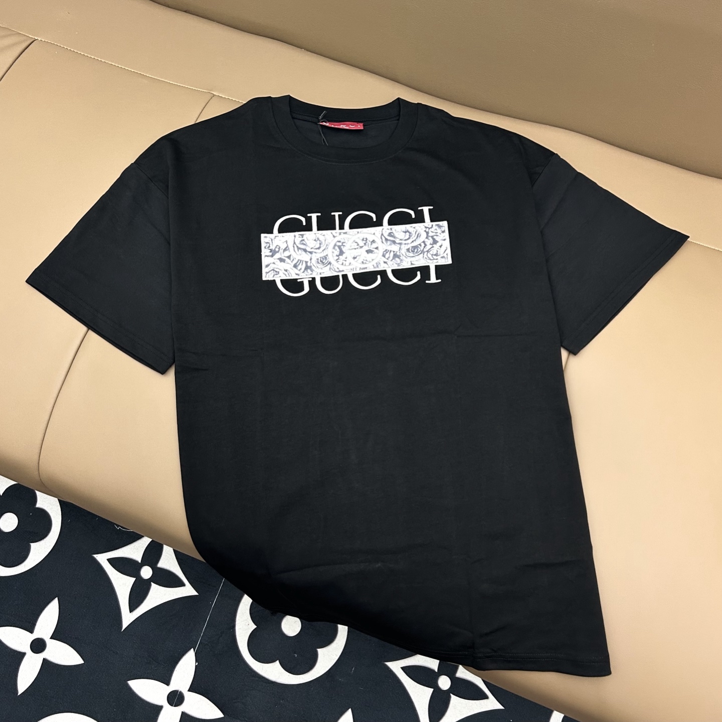 GUCCI / 구찌 로고 자수 헤비 공정 라운드넥 반팔