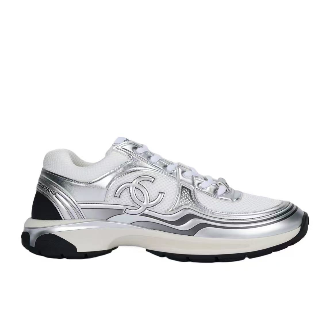 샤넬 가죽 로고 장식 로우탑 라이프스타일 스니커즈 실버 화이트 (GD공장)