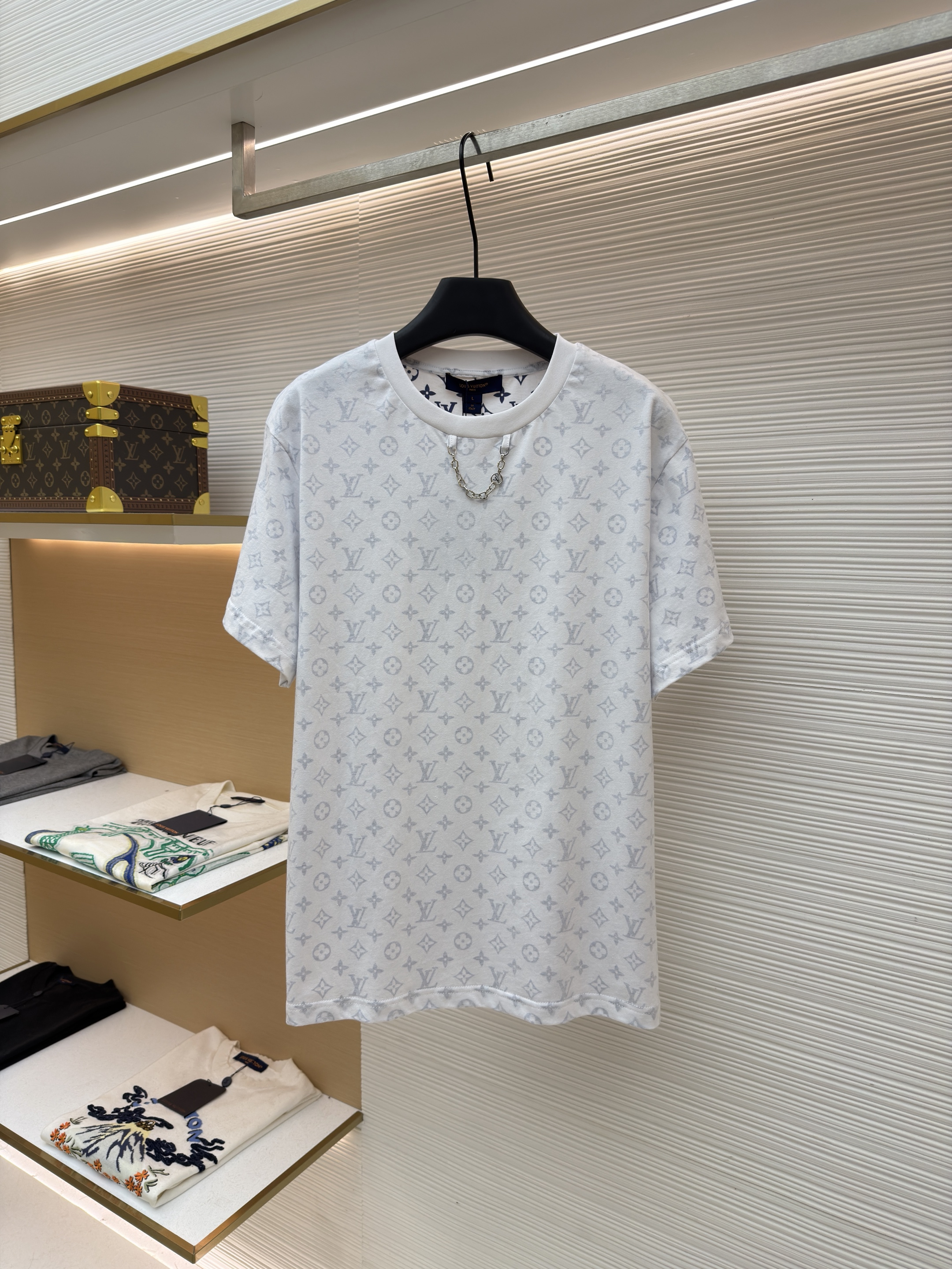 루이비통 체인 풀프린트 라운드넥 반팔 티셔츠 (X공장)