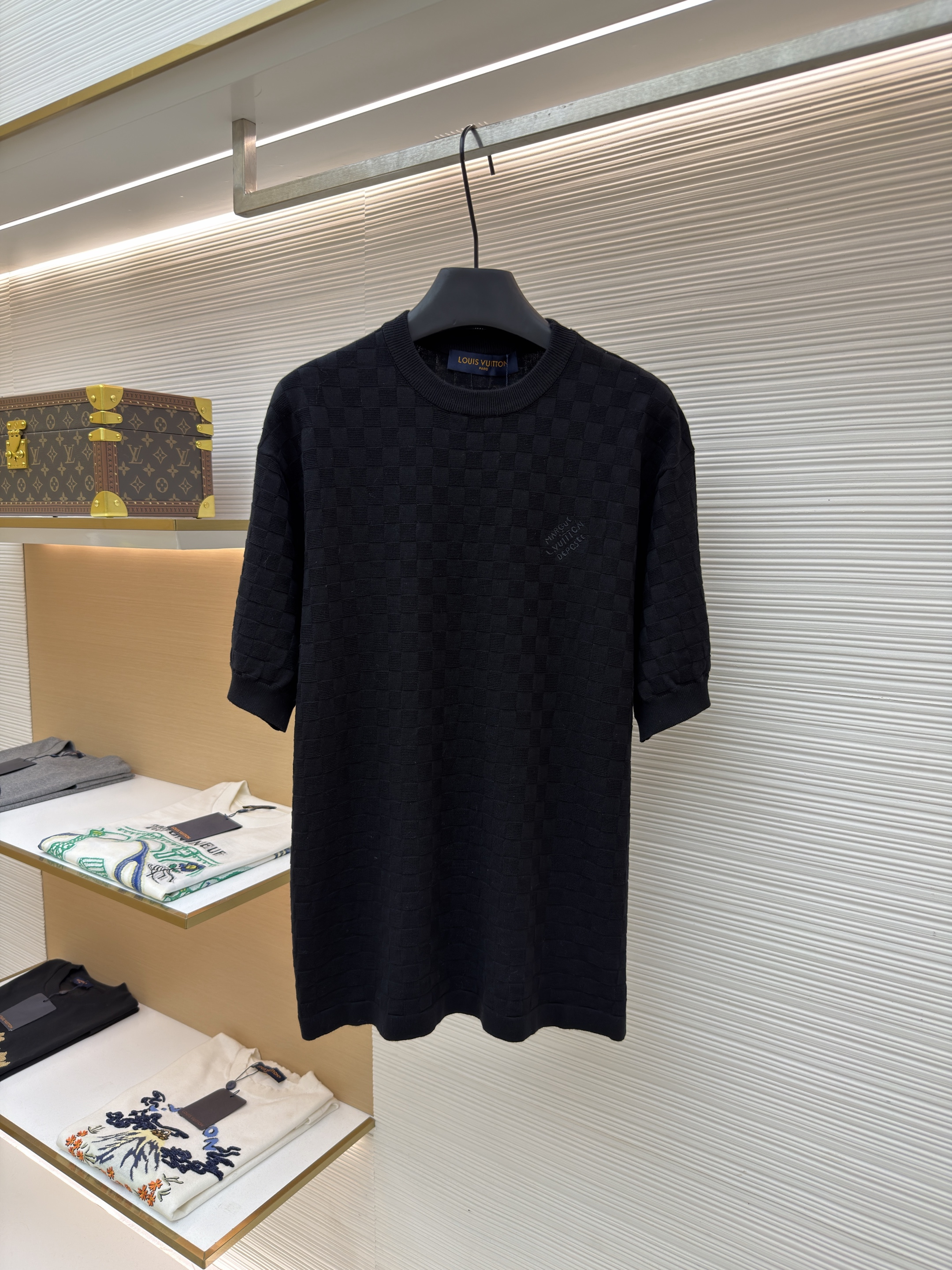 루이비통 레터 로고 자수 다미에 자카드 반팔 티셔츠 (X공장)