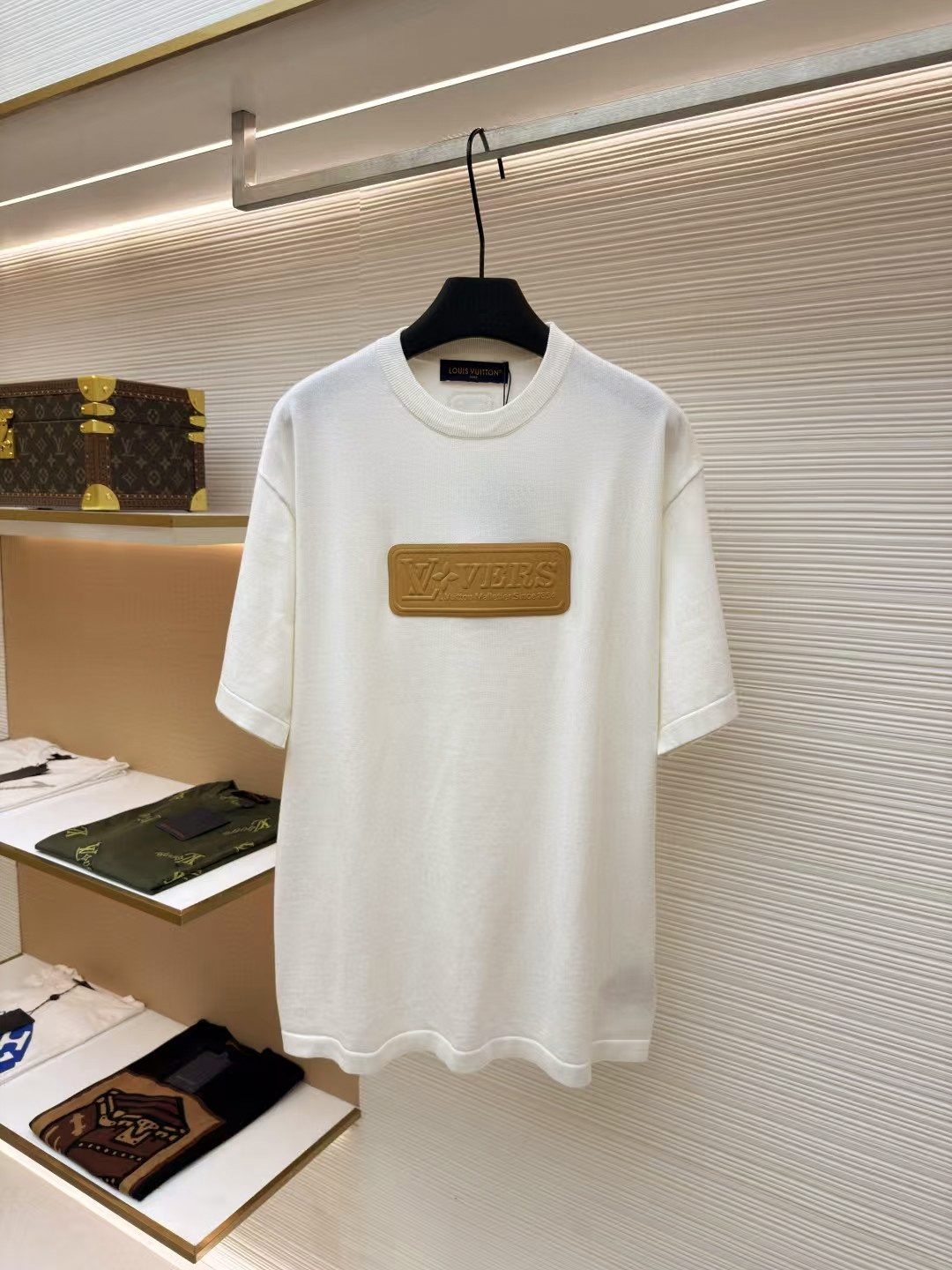 루이비통 패치 로고 반팔 티셔츠 (X공장)