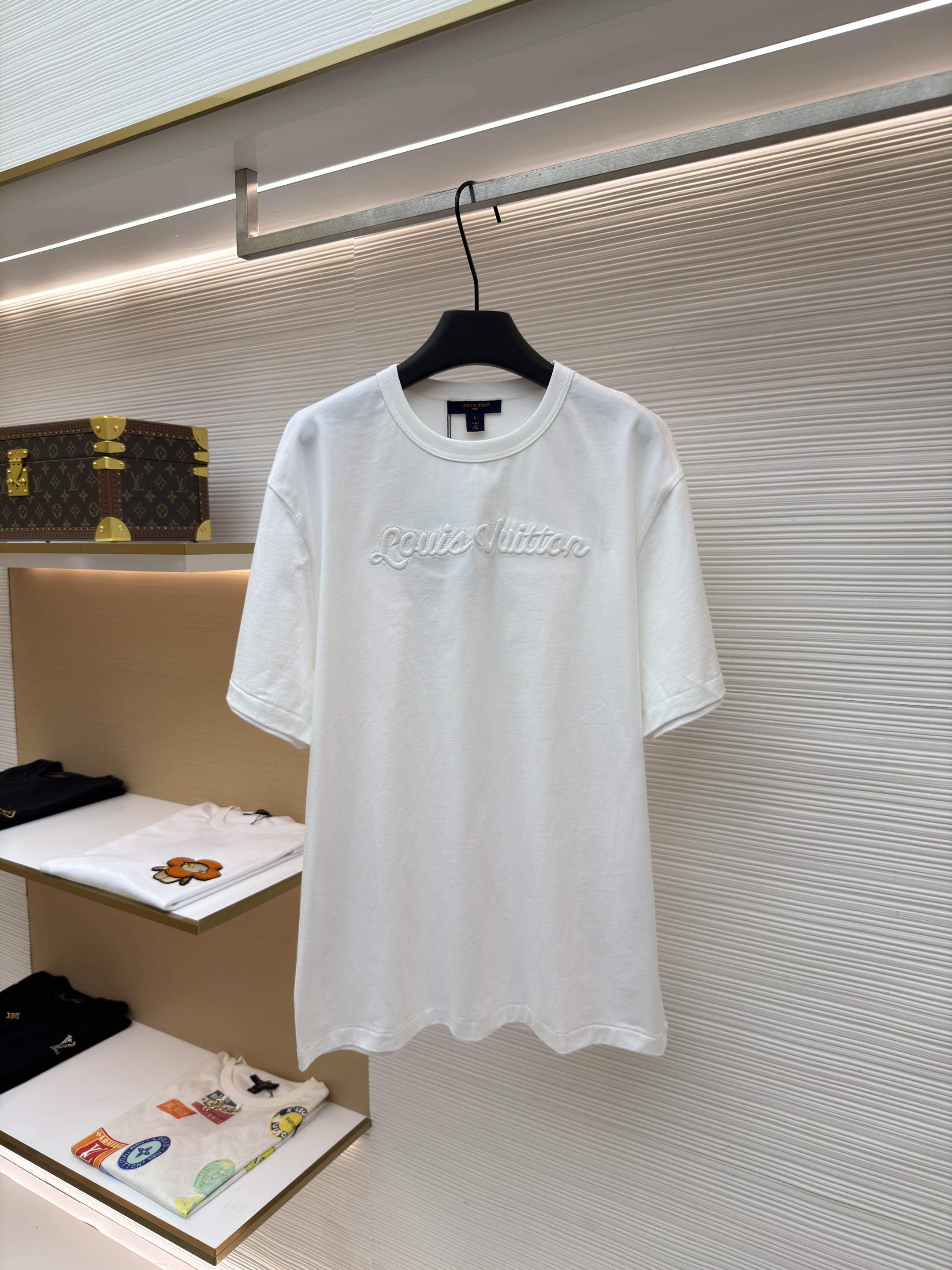 루이비통 입체 웨이브 라운드넥 반팔 티셔츠 (X공장)