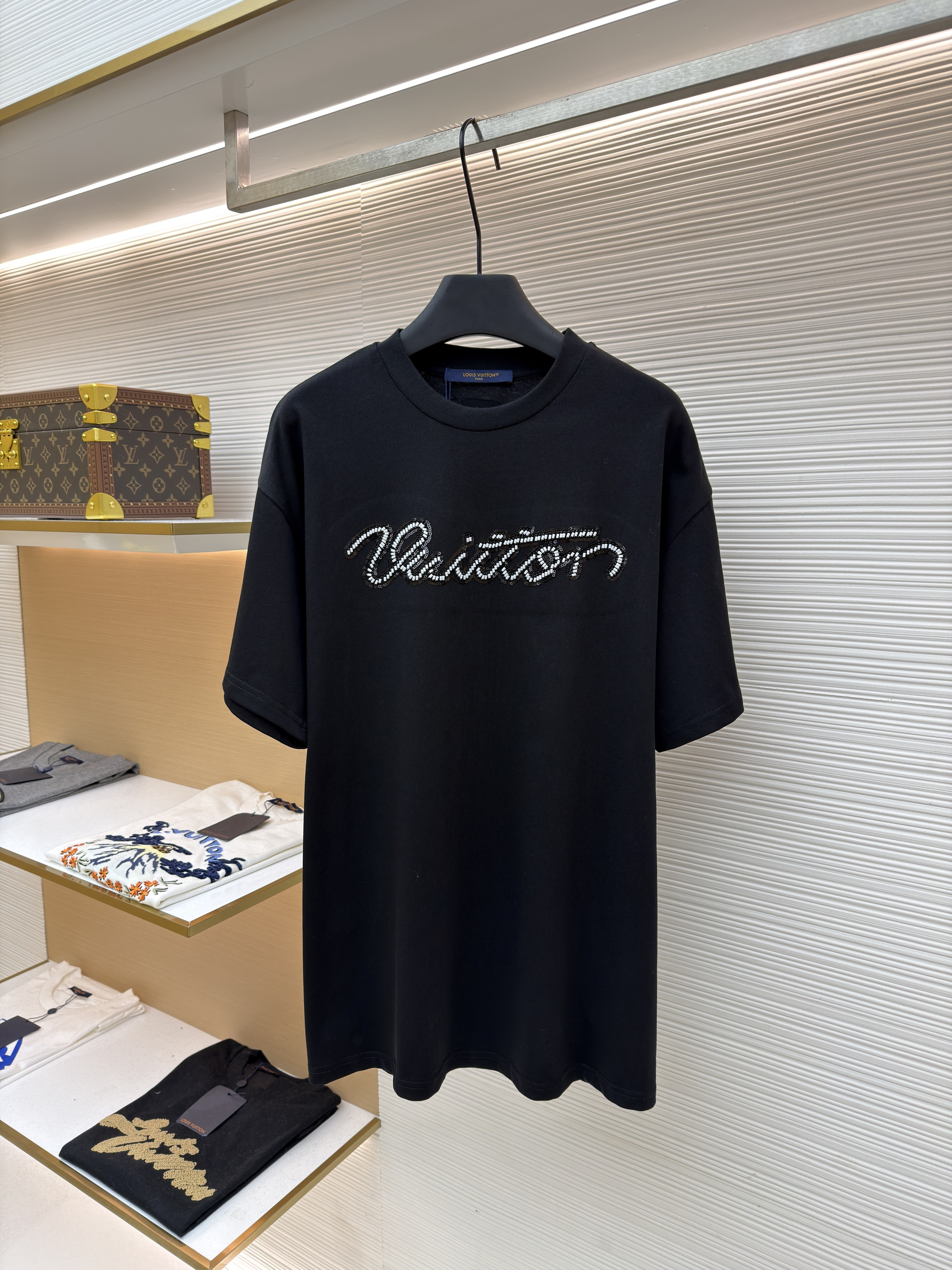 루이비통 비즈 자수 라운드넥 반팔 티셔츠 (X공장)