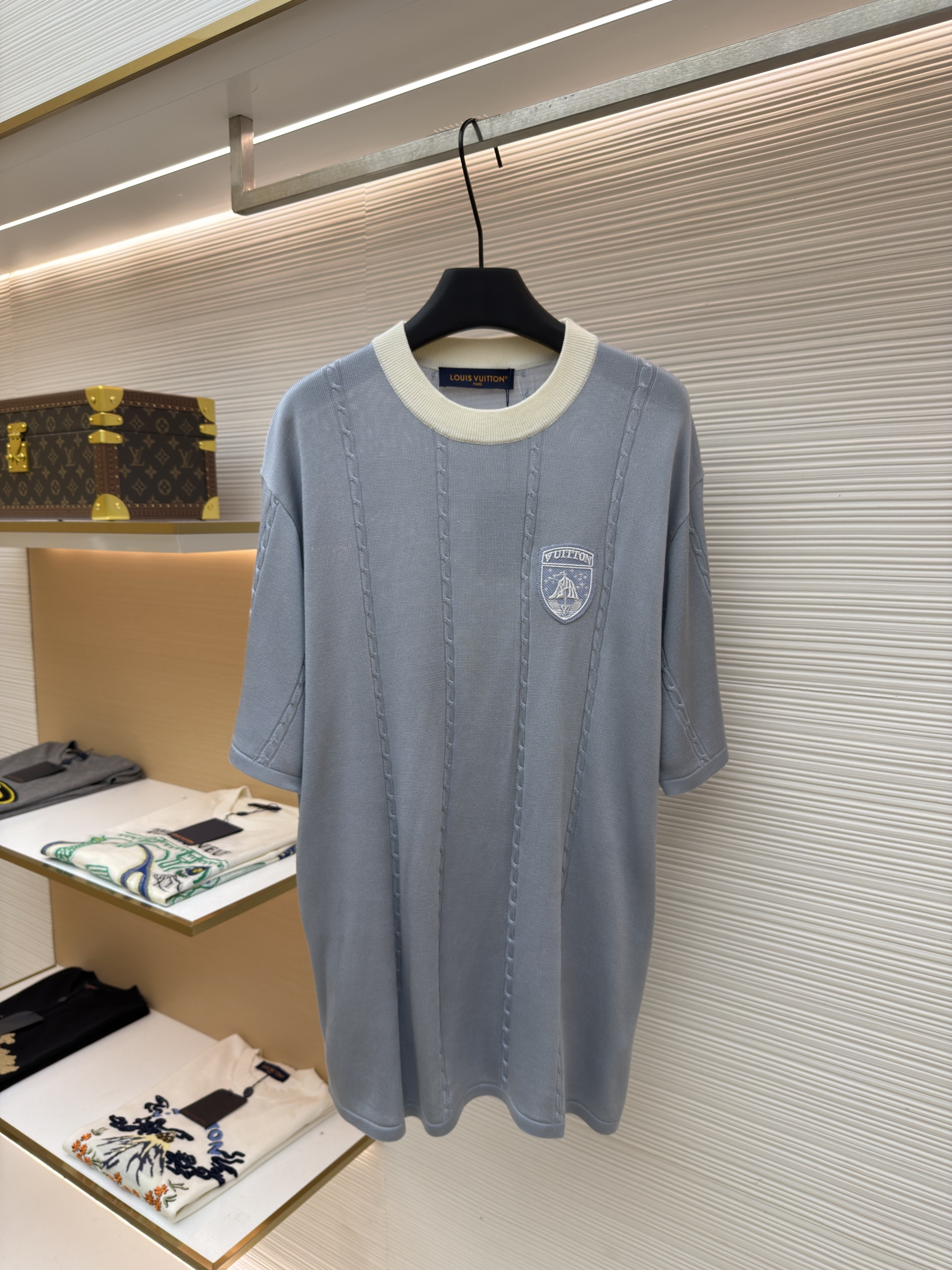 루이비통 칼라 엠블럼 자수 니트 티셔츠 (X공장)