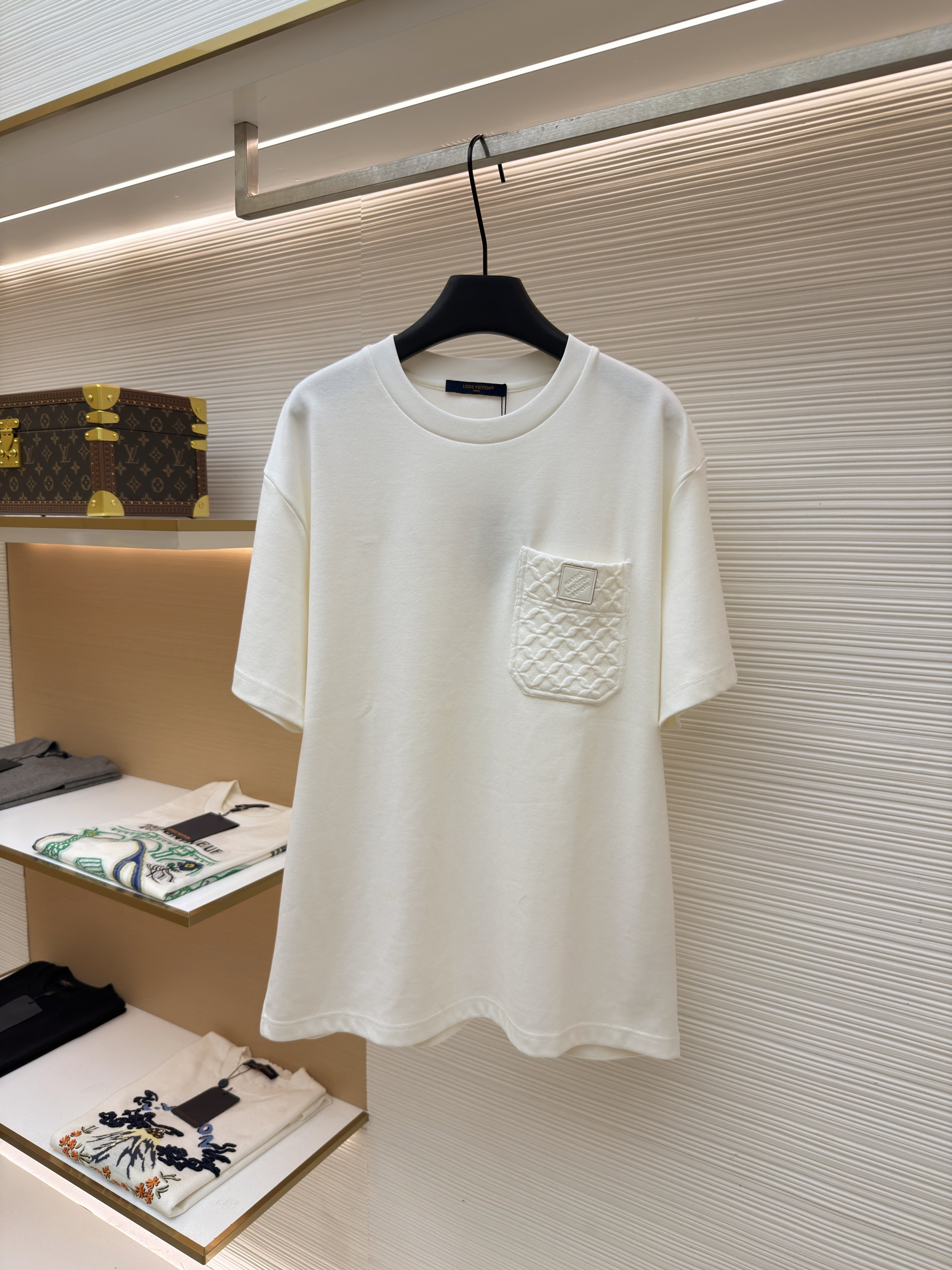 루이비통 포켓 입체 자카드 티셔츠 (X공장)