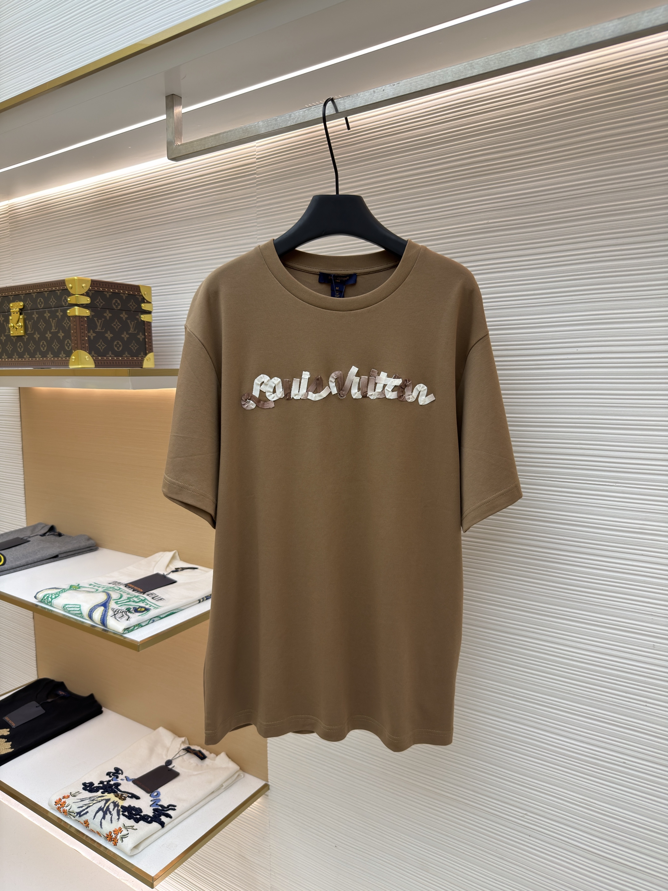 루이비통 그라데이션 스트랩 포인트 라운드넥 반팔 티셔츠 (X공장)