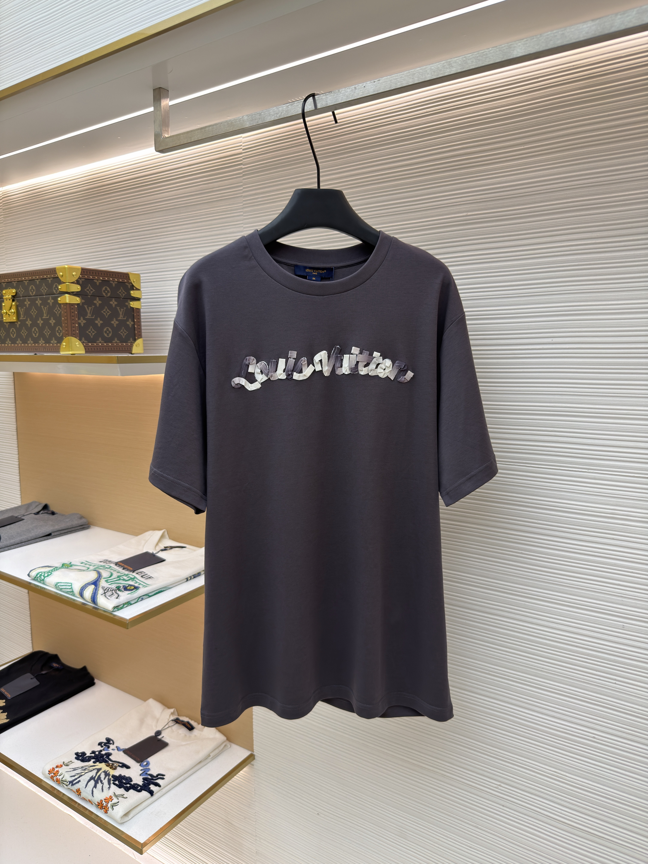 루이비통 그라데이션 스트랩 포인트 라운드넥 반팔 티셔츠 (X공장)