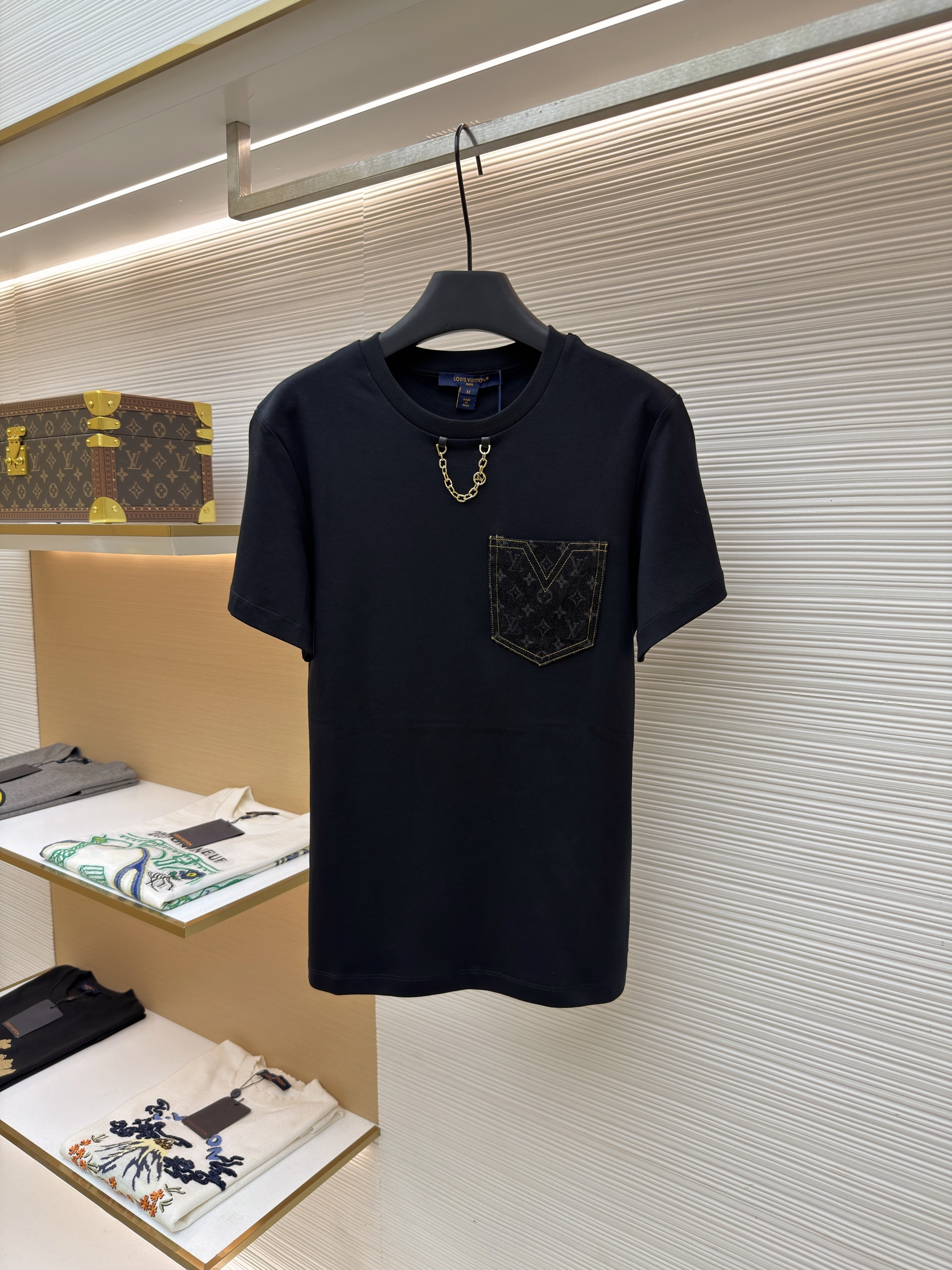 루이비통 넥라인 체인 디테일 반팔 티셔츠 (X공장)