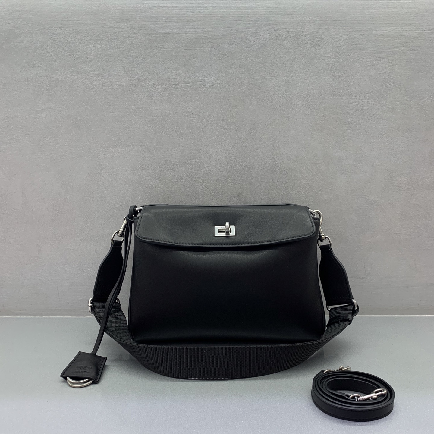 발렌시아가 로데오 스몰 메신저 크로스백 811608