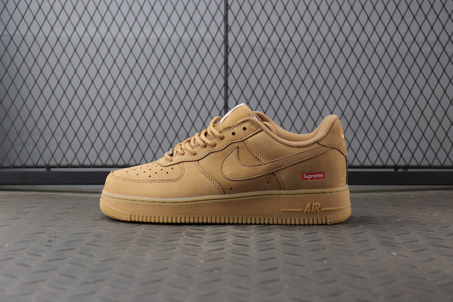 나이키 에어포스1 슈프림 콜라보 스니커즈 밀색 베이지 DN1555-200