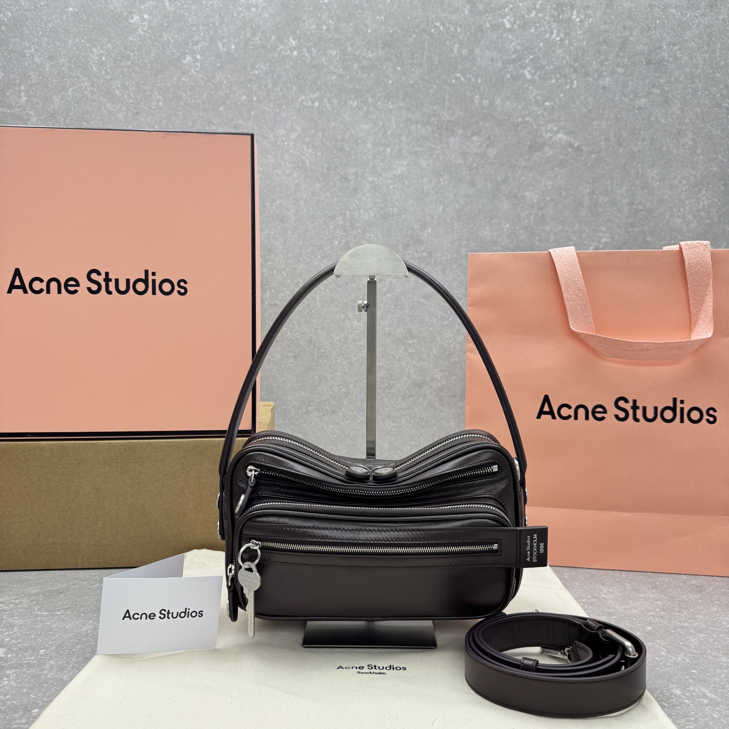 아크네스튜디오 미니 크로스백 카메라백 소형 감성 데일리 가방