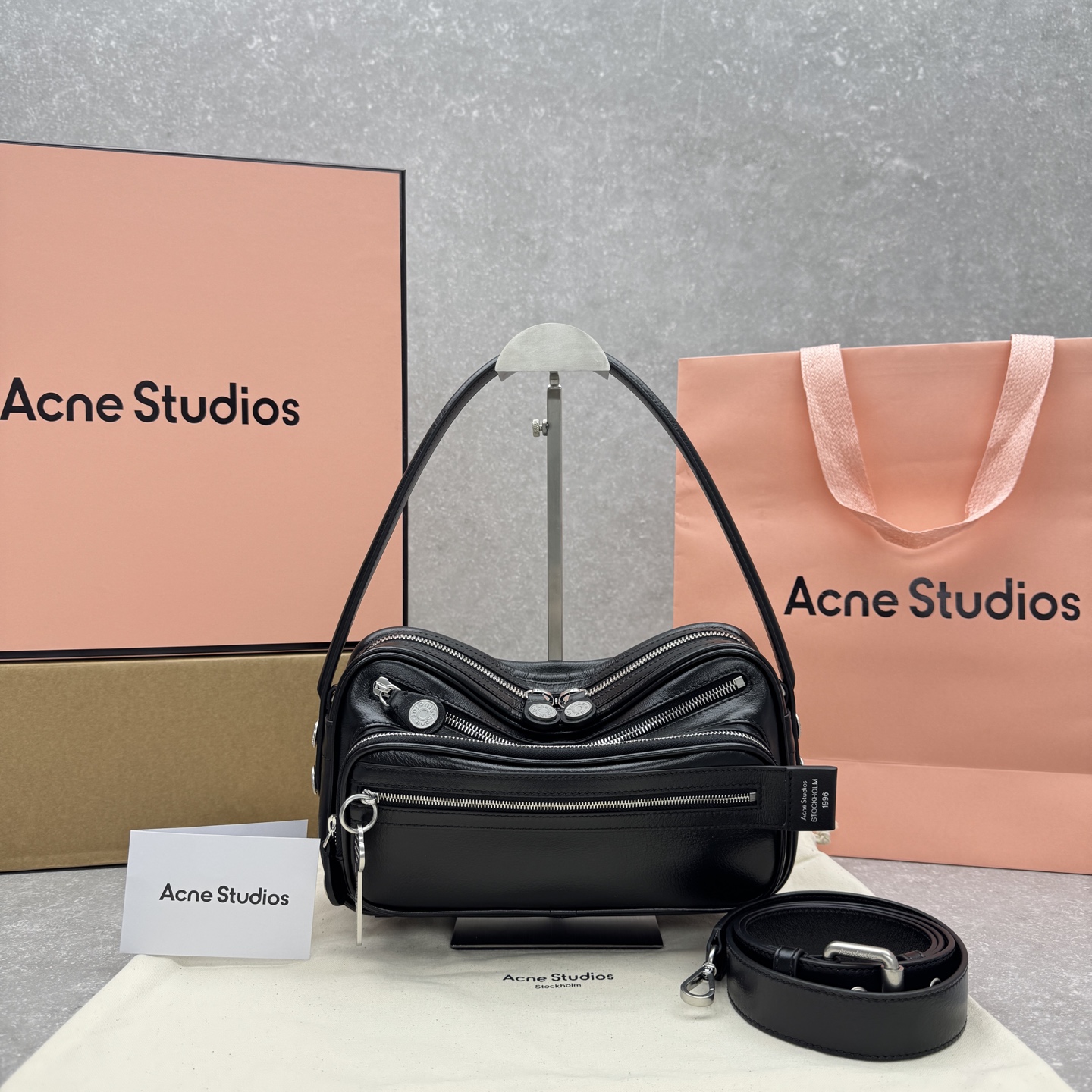 아크네스튜디오 미니 크로스백 카메라백 소형 감성 데일리 가방