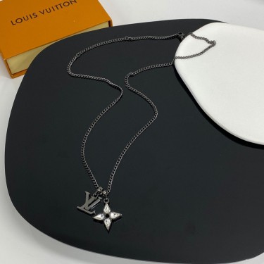루이뷔통 Louis Vuitton 루테늄 플라워 컷 펜던트 목걸이
