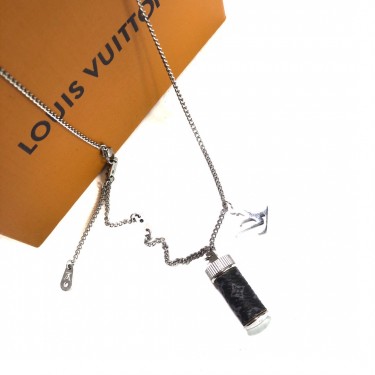 루이비통 참스 목걸이 모노그램 이클립스