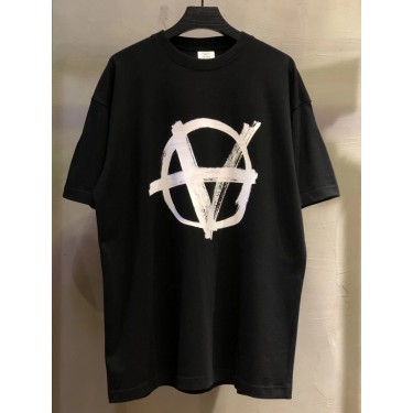 베트멍 아나키 V 로고 반팔 티셔츠 화이트