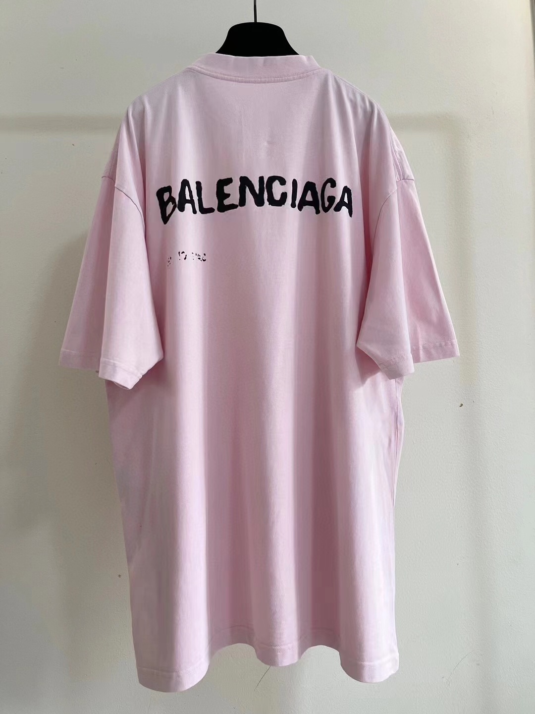 발렌시아가 핸드드로잉 그래픽 반팔 티셔츠 핑크