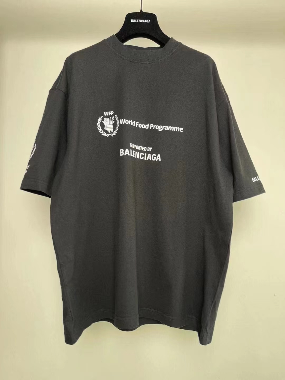 발렌시아가 월드 푸드 프로그램 그래픽 반팔 티셔츠