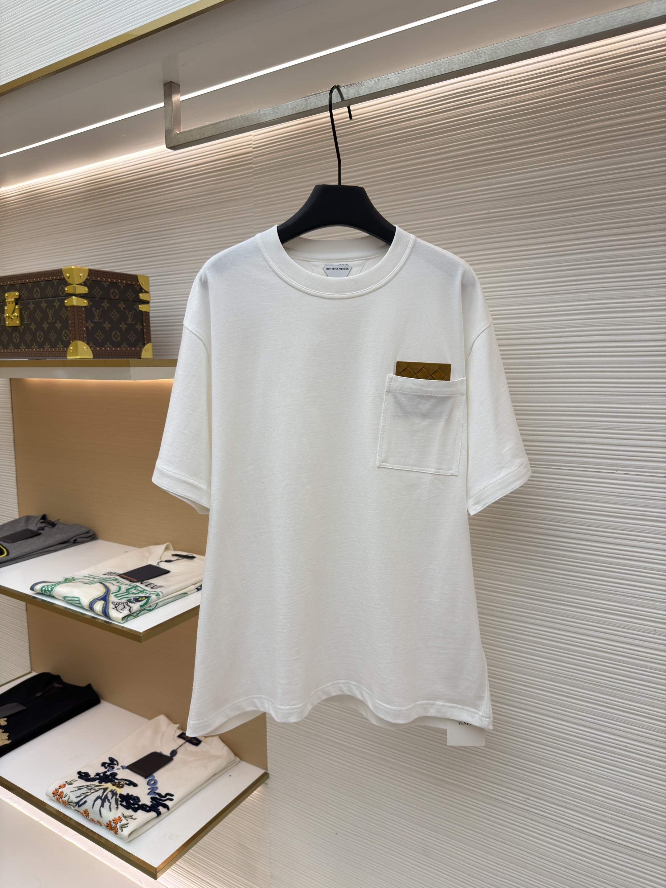 보테가 베네타 Bottega Veneta 인트레치아토 가죽 포켓 반팔 티셔츠