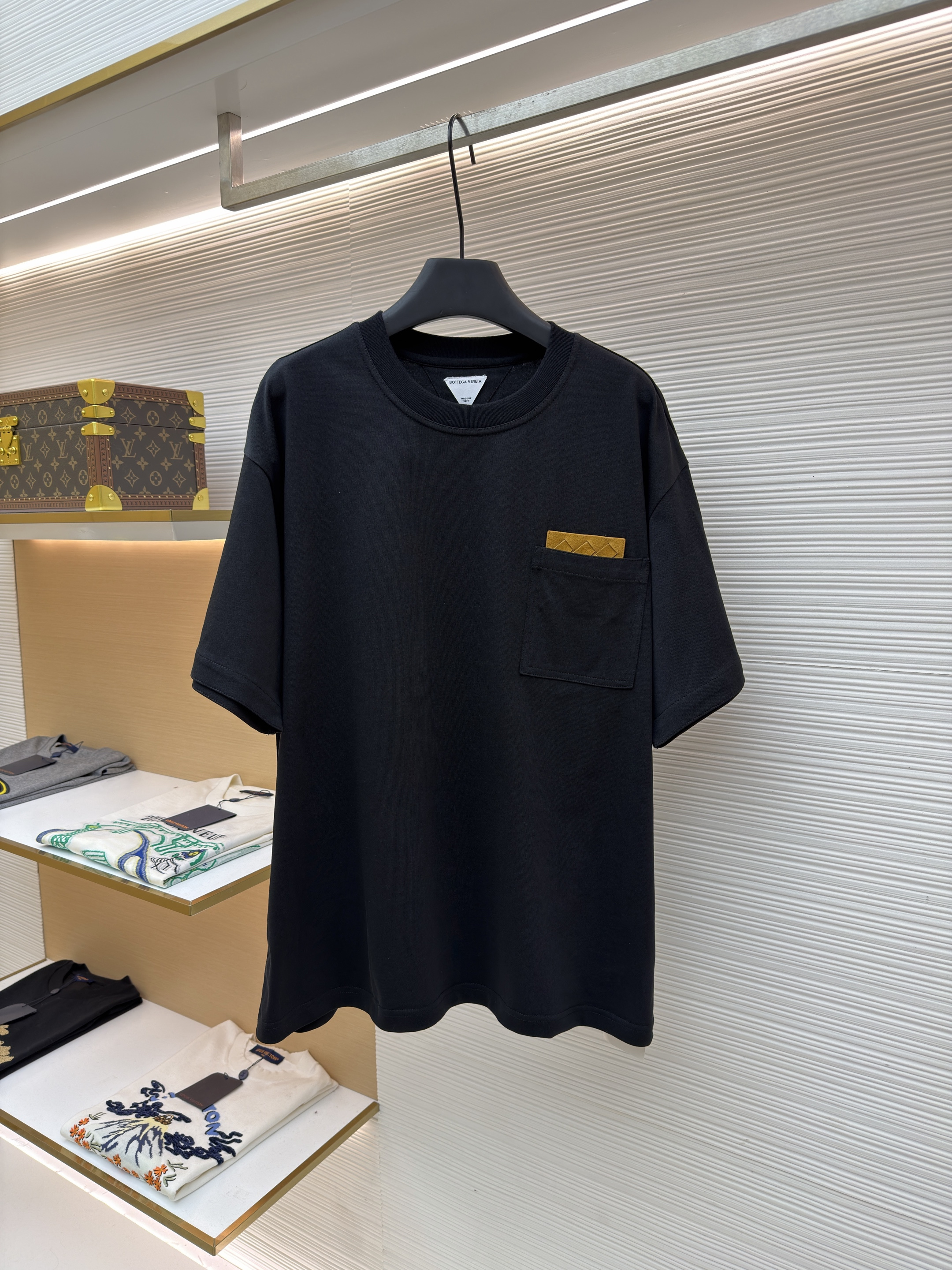 보테가 베네타 Bottega Veneta 인트레치아토 가죽 포켓 반팔 티셔츠