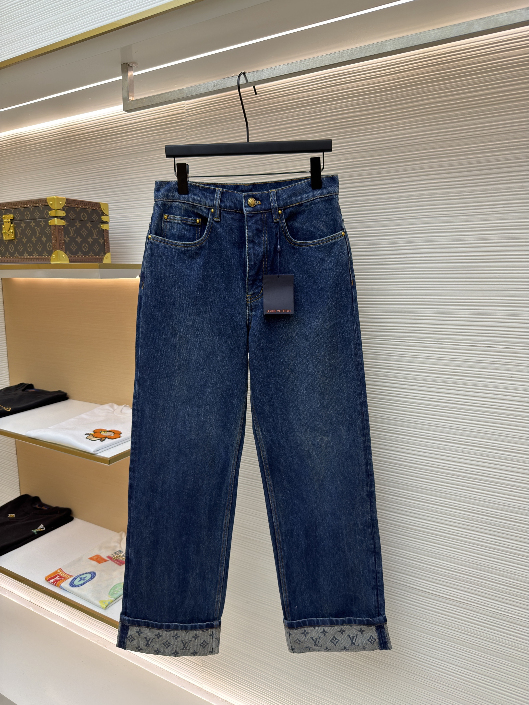 루이뷔통 Louis Vuitton 롤업 밑단 레터 자카드 데님 팬츠