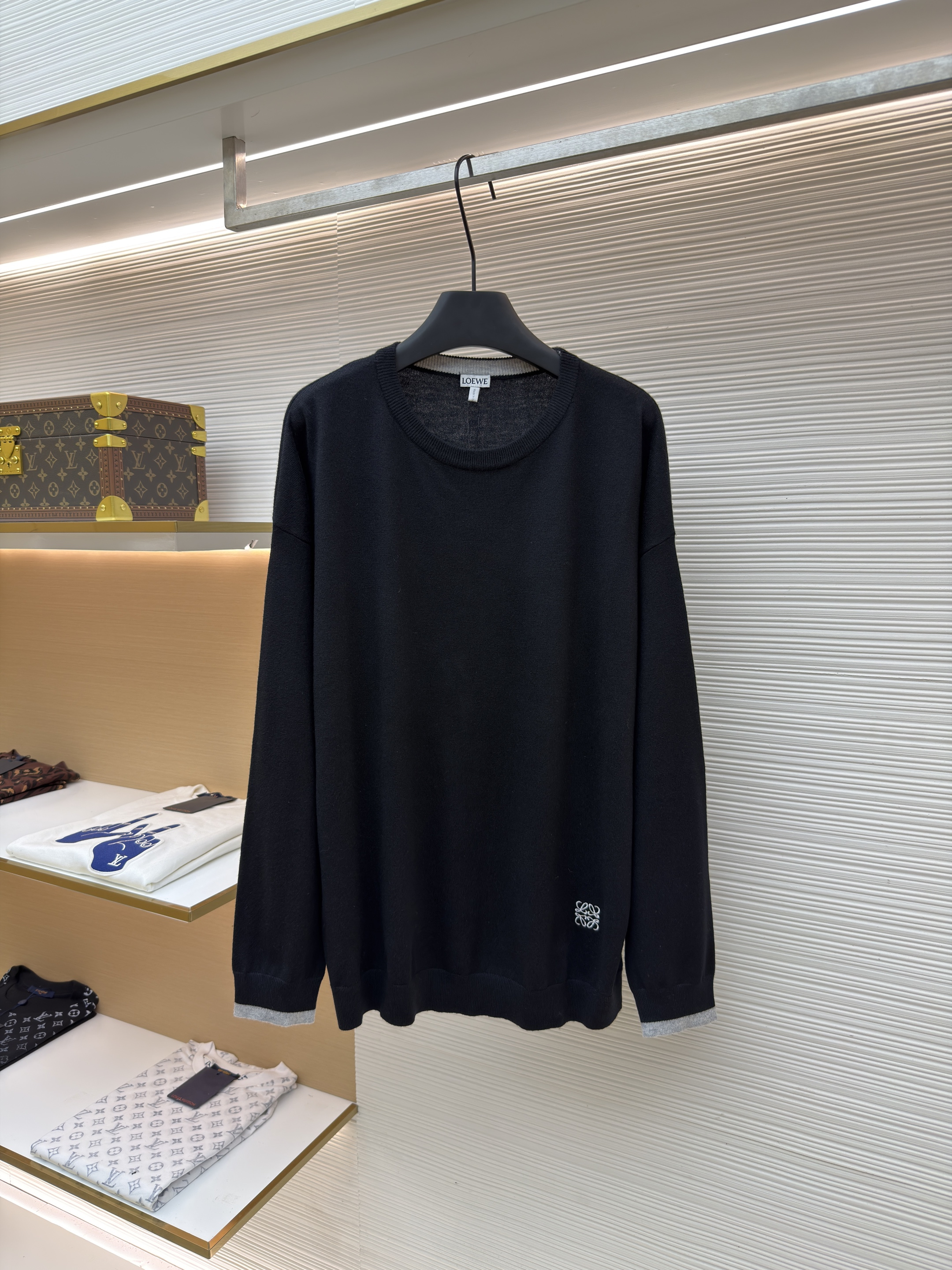 LOEWE 자수 라운드넥 니트